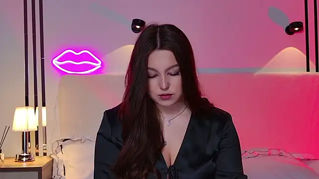  Tessa May  online show from 11-21-25, 12:10