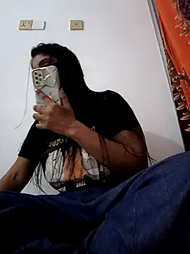Snapshot of Hot_Angle chatting on 05-06-26, 02:33 Hot Angle online show from 05-06-26, 02:33