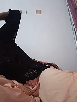 Snapshot of Hot_Angle chatting on 05-18-26, 02:45 Hot Angle online show from 05-18-26, 02:45