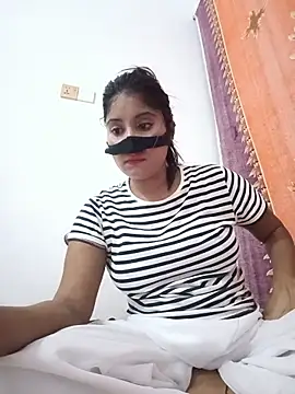 Snapshot of Hot_Angle chatting on 05-21-26, 03:41 Hot Angle online show from 05-21-26, 03:41