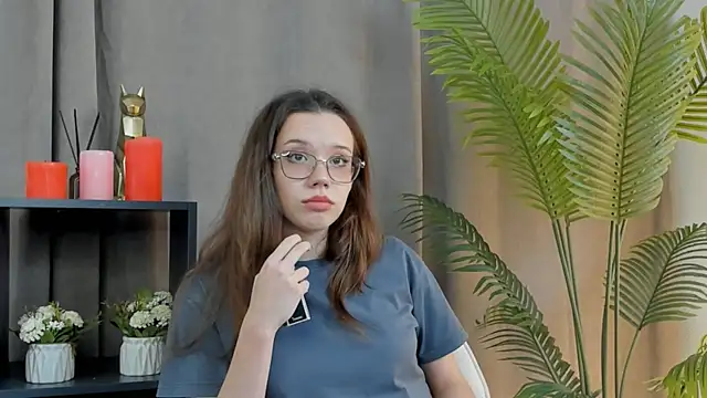 FabiolaCowing online show from 10-19-25, 01:12