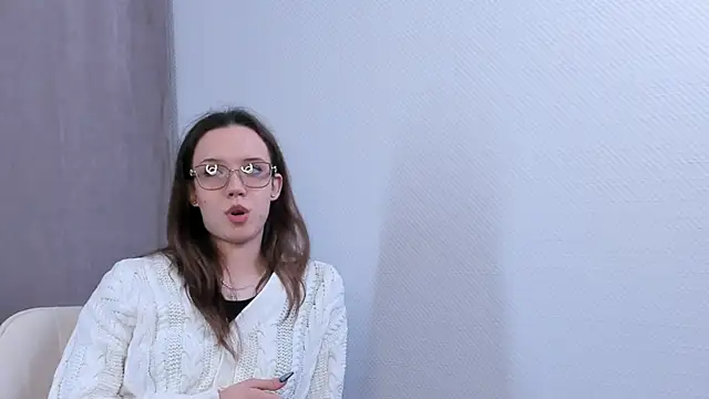 FabiolaCowing online show from 10-21-25, 04:08