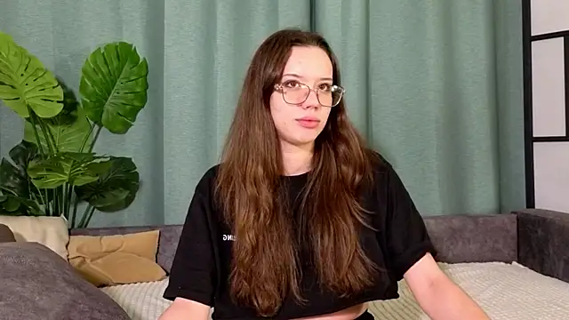 FabiolaCowing online show from 11-08-25, 06:29