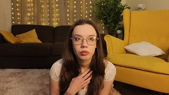 FabiolaCowing online show from 11-17-25, 07:08