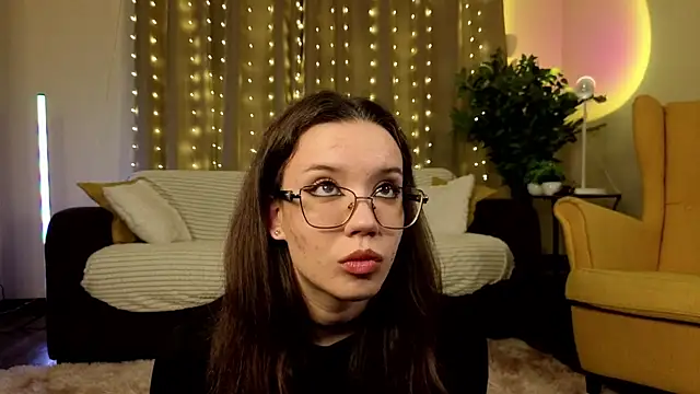 FabiolaCowing online show from 11-26-25, 06:09