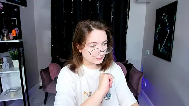 Snapshot of fairy_tara chatting on 11-13-25, 09:03 fairy tara online show from 11-13-25, 09:03