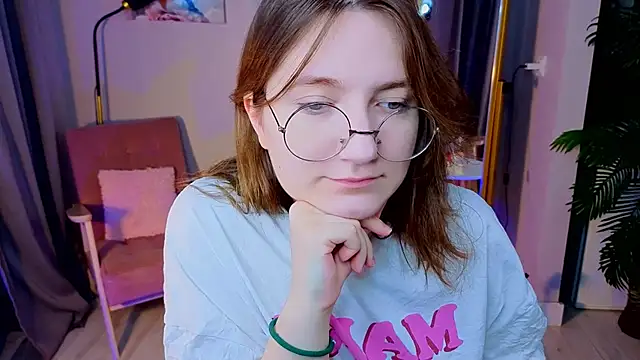 Snapshot of fairy_tara chatting on 11-15-25, 09:00 fairy tara online show from 11-15-25, 09:00