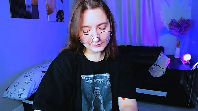 Snapshot of fairy_tara chatting on 11-18-25, 06:18 fairy tara online show from 11-18-25, 06:18