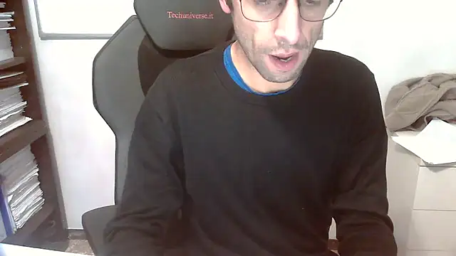 Snapshot of topg84 chatting on 12-16-25, 06:13 topg84 online show from 12-16-25, 06:13