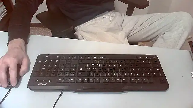 Snapshot of topg84 chatting on 12-17-25, 04:13 topg84 online show from 12-17-25, 04:13