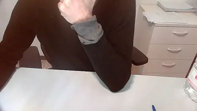 Snapshot of topg84 chatting on 12-19-25, 05:53 topg84 online show from 12-19-25, 05:53