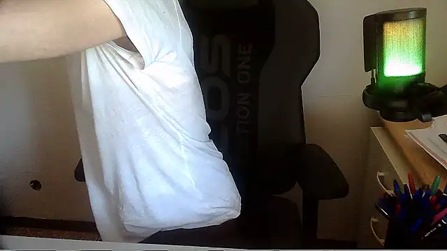 Snapshot of topg84 chatting on 05-23-26, 02:32 topg84 online show from 05-23-26, 02:32