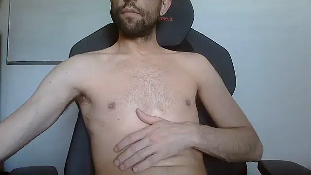 Snapshot of topg84 chatting on 05-31-26, 01:40 topg84 online show from 05-31-26, 01:40