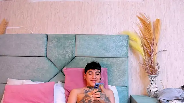 SantiOlsen online show from 10-31-25, 05:14