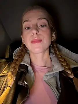 Snapshot of kira_mia chatting on 11-25-25, 03:12 kira mia online show from 11-25-25, 03:12