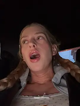 kira mia online show from 03-05-26, 03:52