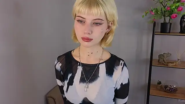 Snapshot of Jasmi_Yets chatting on 10-31-25, 08:26 Jasmi Yets online show from 10-31-25, 08:26