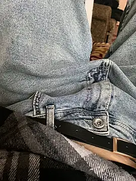 Snapshot of damiew1 chatting on 10-19-25, 11:44 damiew1 online show from 10-19-25, 11:44