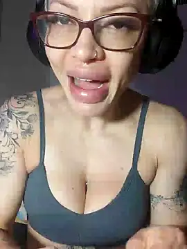 Snapshot of Monroecarolina chatting on 10-26-25, 05:57 Monroecarolina online show from 10-26-25, 05:57