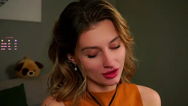 Snapshot of buvei chatting on 12-22-25, 01:30 buvei online show from 12-22-25, 01:30