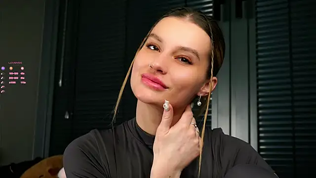 Snapshot of buvei chatting on 01-11-26, 12:32 buvei online show from 01-11-26, 12:32