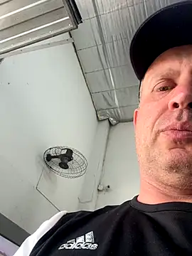 Snapshot of wellingtonmds chatting on 10-27-25, 06:01 wellingtonmds online show from 10-27-25, 06:01