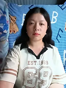 Snapshot of lisa-bae00 chatting on 06-07-26, 12:42 lisa-bae00 online show from 06-07-26, 12:42