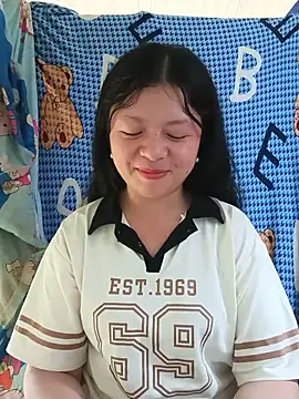 Snapshot of lisa-bae00 chatting on 06-08-26, 12:47 lisa-bae00 online show from 06-08-26, 12:47