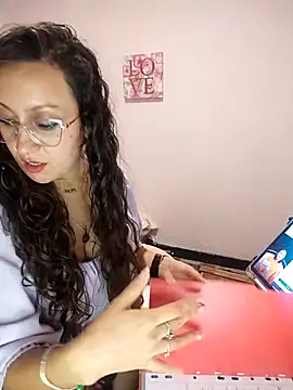 Pinkvixen69 online show from 02-09-26, 07:40