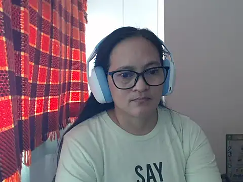 Snapshot of Kinkybela2025 chatting on 06-17-26, 01:08 Kinkybela2025 online show from 06-17-26, 01:08