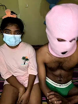 Snapshot of couplesexroom chatting on 10-27-25, 08:18 couplesexroom online show from 10-27-25, 08:18