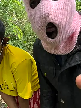 Snapshot of couplesexroom chatting on 11-04-25, 04:11 couplesexroom online show from 11-04-25, 04:11