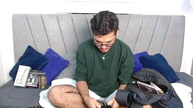 Zac Golden online show from 10-30-25, 06:04