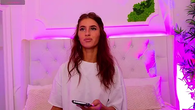 Snapshot of ElisaCharm chatting on 06-18-26, 03:40 ElisaCharm online show from 06-18-26, 03:40