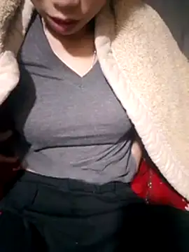 Snapshot of mekaka00 chatting on 11-15-25, 10:37 mekaka00 online show from 11-15-25, 10:37