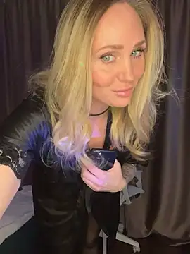 Snapshot of Drink_me_all_up chatting on 11-02-25, 09:28 Drink me all up online show from 11-02-25, 09:28