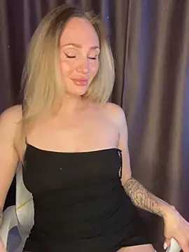 Snapshot of Drink_me_all_up chatting on 12-02-25, 09:43 Drink me all up online show from 12-02-25, 09:43