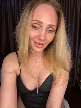 Snapshot of Drink_me_all_up chatting on 12-04-25, 10:18 Drink me all up online show from 12-04-25, 10:18