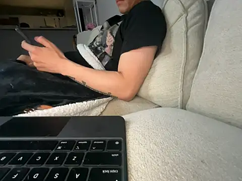 Snapshot of Orlando702@xh chatting on 10-22-25, 02:17 Orlando702xh online show from 10-22-25, 02:17