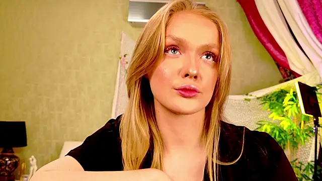 Slay Blonde online show from 10-22-25, 05:08