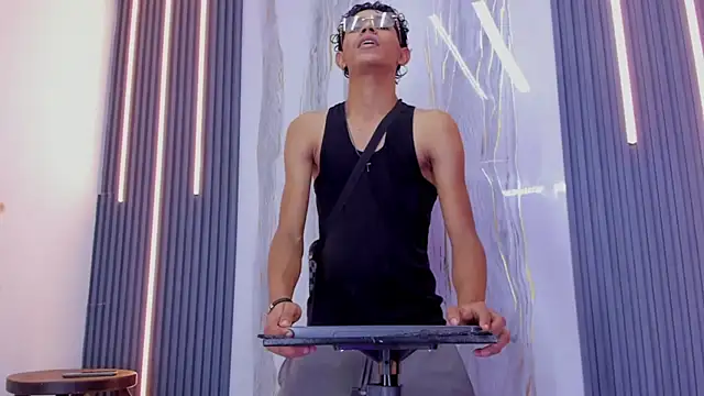 Snapshot of Sex_Boy_33_ chatting on 11-02-25, 09:17 Sex Boy 33 online show from 11-02-25, 09:17