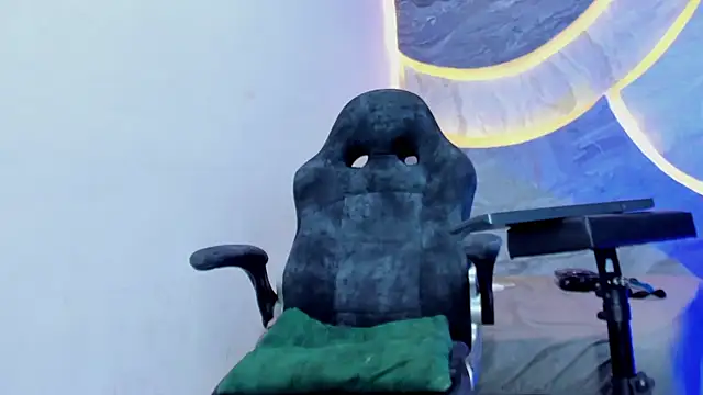 Snapshot of Sex_Boy_33_ chatting on 11-04-25, 04:11 Sex Boy 33 online show from 11-04-25, 04:11