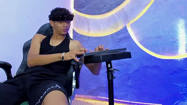 Snapshot of Sex_Boy_33_ chatting on 11-07-25, 03:50 Sex Boy 33 online show from 11-07-25, 03:50