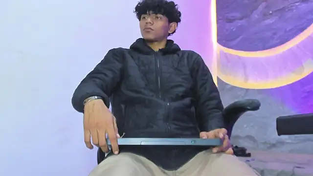 Snapshot of Sex_Boy_33_ chatting on 11-20-25, 04:45 Sex Boy 33 online show from 11-20-25, 04:45