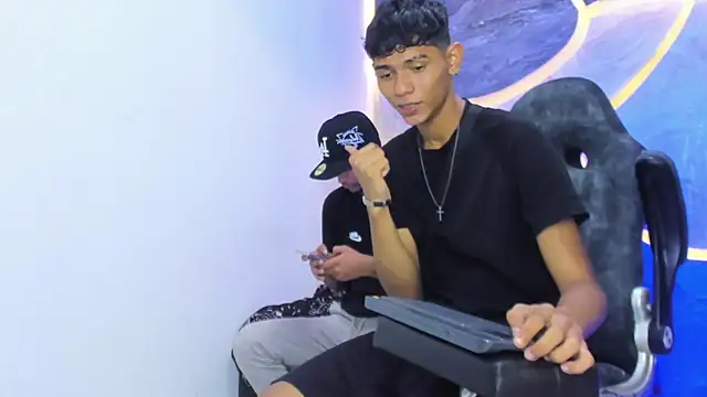 Snapshot of Sex_Boy_33_ chatting on 12-18-25, 04:29 Sex Boy 33 online show from 12-18-25, 04:29