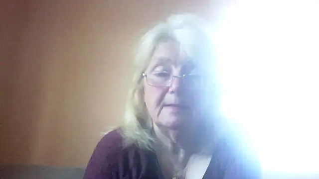 Snapshot of AmyLove353 chatting on 04-28-26, 04:28 AmyLove353 online show from 04-28-26, 04:28