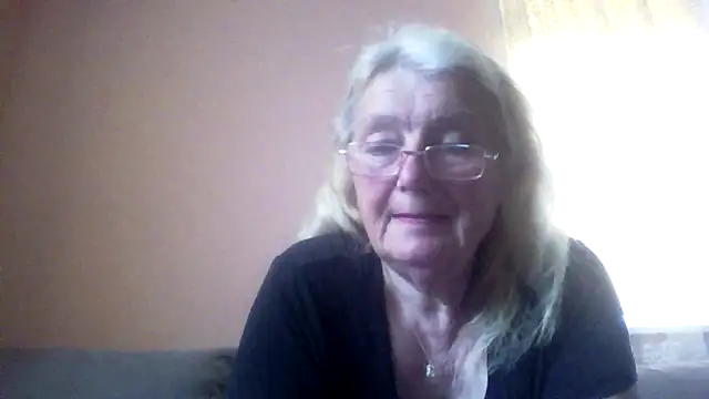 Snapshot of AmyLove353 chatting on 06-06-26, 05:56 AmyLove353 online show from 06-06-26, 05:56