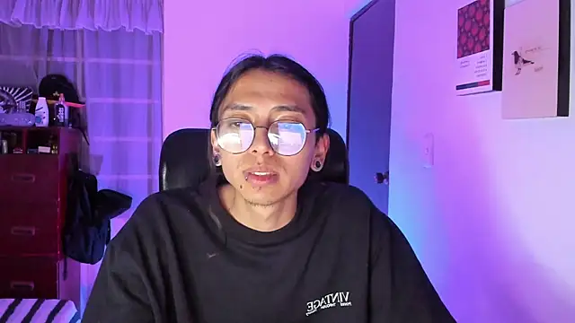 Snapshot of _Astrea_ chatting on 02-15-26, 03:25 Astrea online show from 02-15-26, 03:25