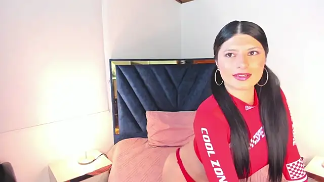 Snapshot of AlexaLaenz chatting on 11-21-25, 12:04 AlexaLaenz online show from 11-21-25, 12:04