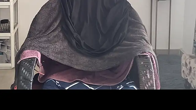 Snapshot of MakeMeAwareAah chatting on 12-03-25, 07:16 MakeMeAwareAah online show from 12-03-25, 07:16